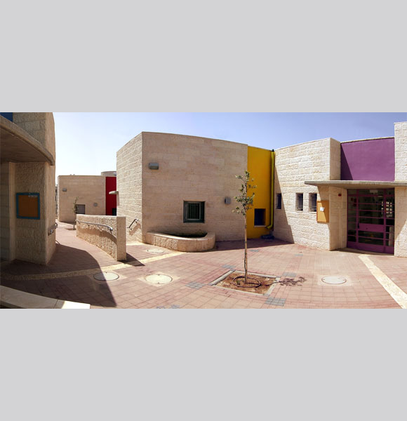 Kindergartens entrance walkway/ inter–connecting courtyard